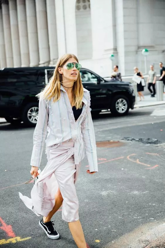 长袖衬衫怎么穿才好看,衬衫这样穿时髦又高级回头率200%