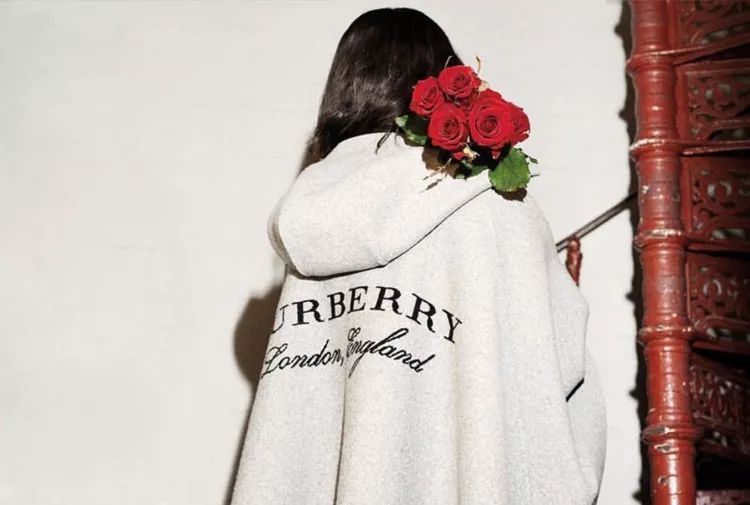 burberry换包装袋了吗,burberry换logo后首秀