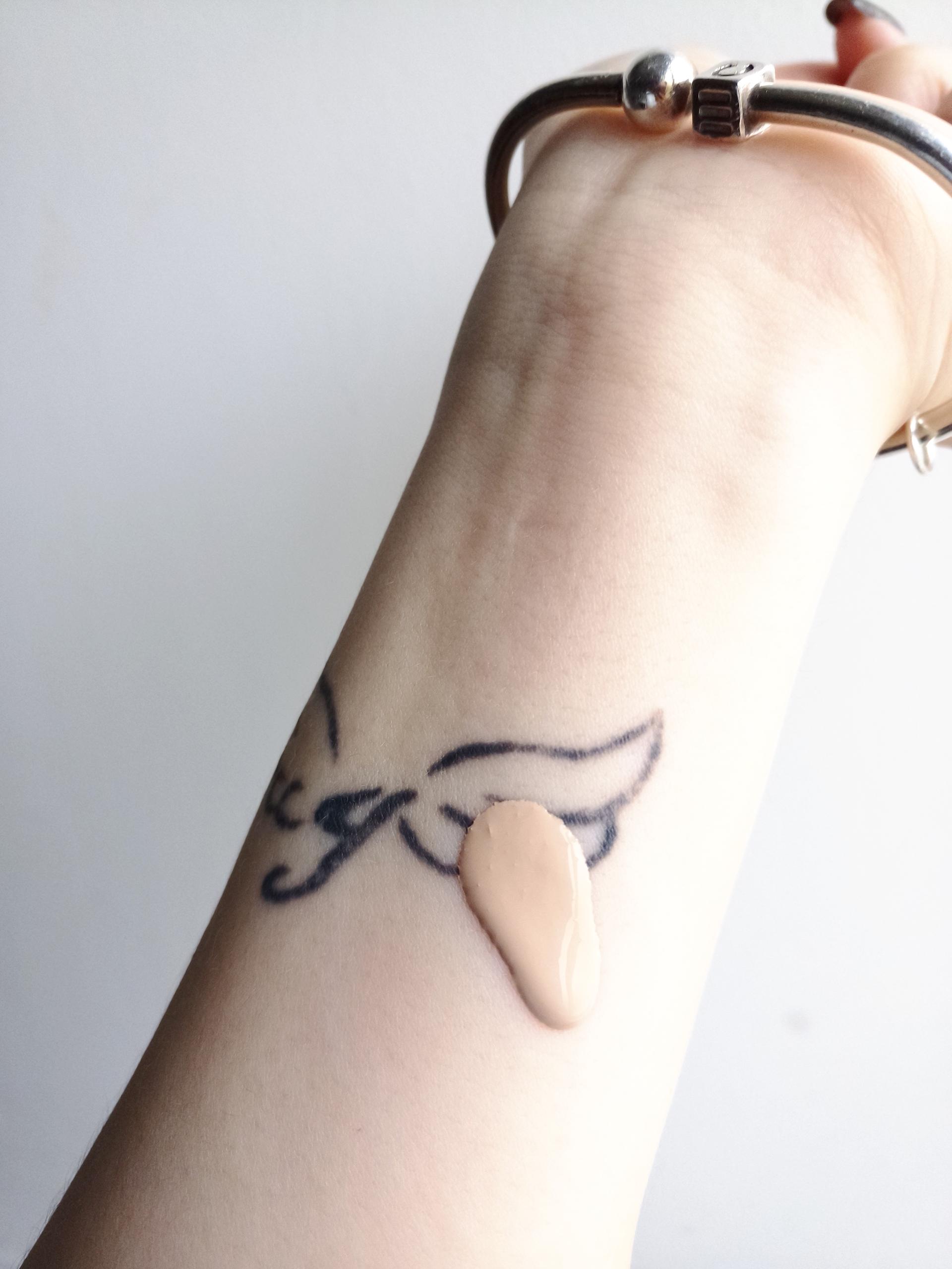 平价粉底液测评红榜真实测评,露华浓24h不脱妆粉底液