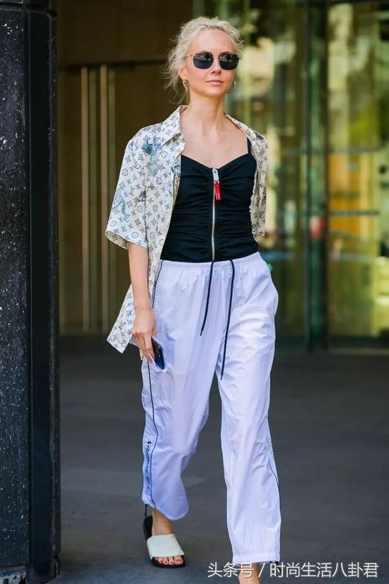 运动服非要整套穿才好看吗,长款运动服怎么搭配