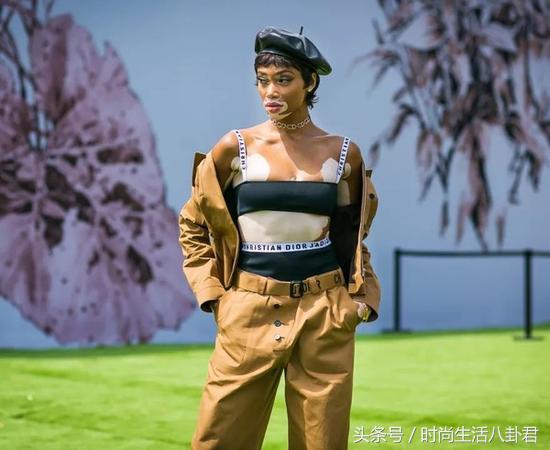 运动服非要整套穿才好看吗,长款运动服怎么搭配