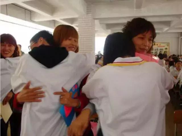 马上,这些年轻人要离开乐山!未来将属于他们……