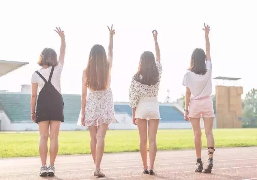 马上,这些年轻人要离开乐山!未来将属于他们……