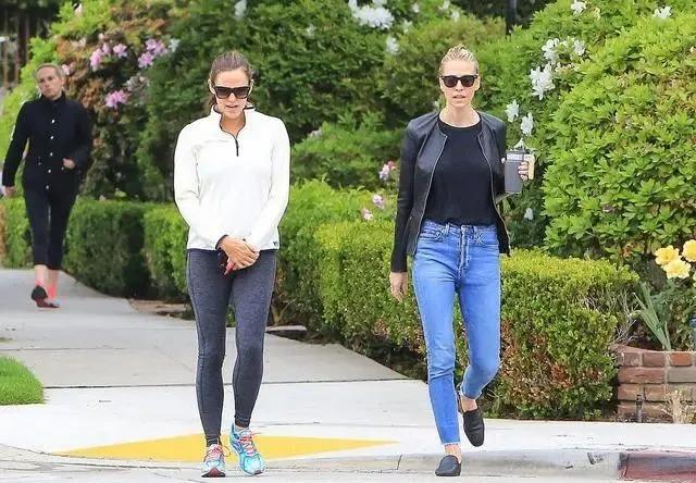 后背有时候疼痛是什么病的预兆,后背偶尔难受是什么病的征兆