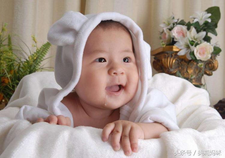 宝宝溢奶怎么处理最有效,婴儿溢奶最佳处理方法