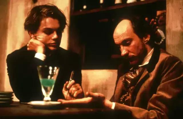 罗密欧与朱丽叶小李子帅气片段,五部电影回顾小李子的颜值巅峰