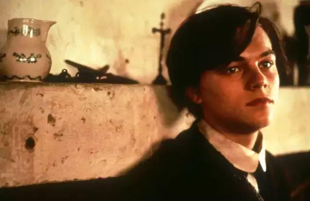 罗密欧与朱丽叶小李子帅气片段,五部电影回顾小李子的颜值巅峰