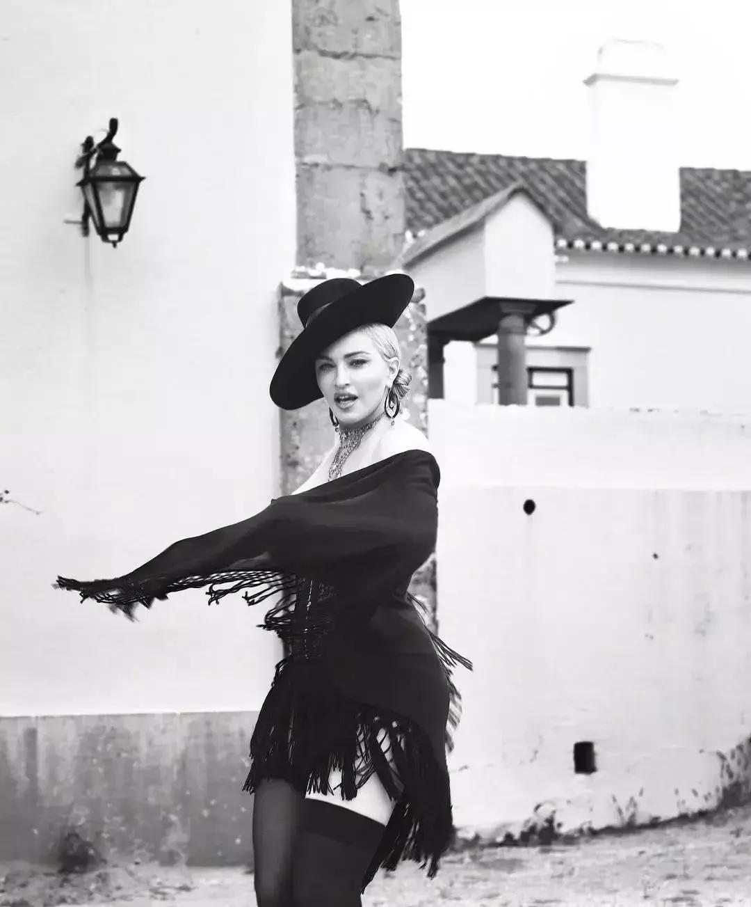 已经步入花甲之年,已进入了花甲之年