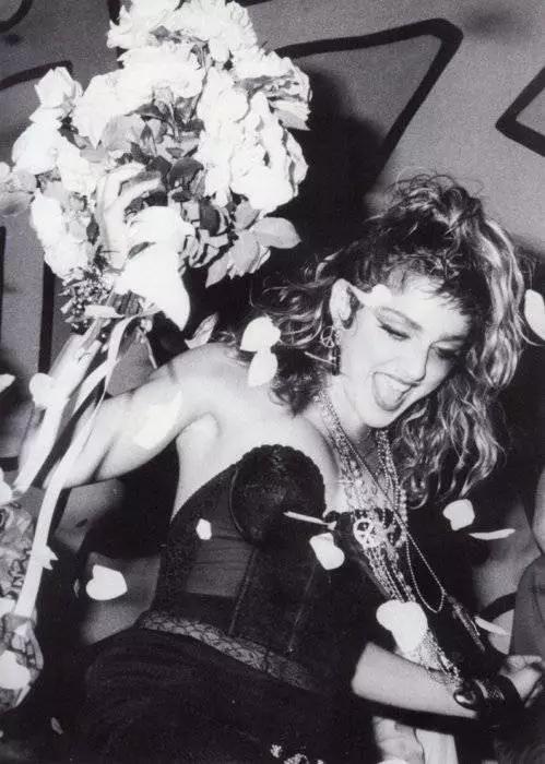 已经步入花甲之年,已进入了花甲之年