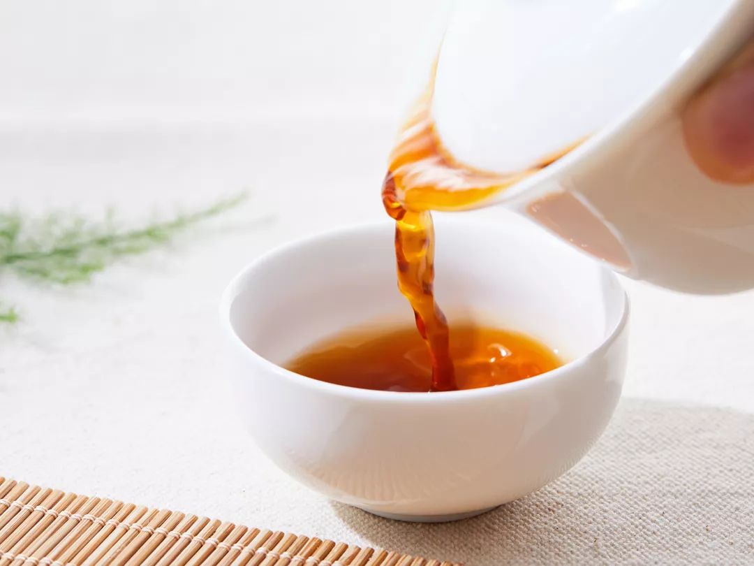 布朗族普洱茶的制作工艺,勐库源头手工制作普洱茶老工艺