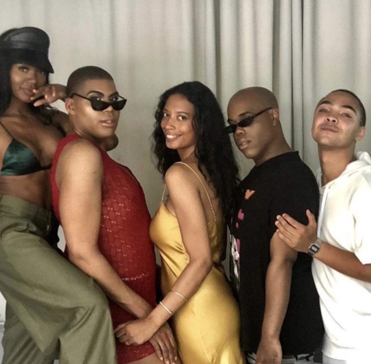 约翰逊魔术师儿子照片,魔术师约翰逊儿子变装