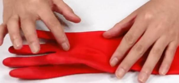 塑料手套破了一个洞怎么补救,家里的橡胶手套破了