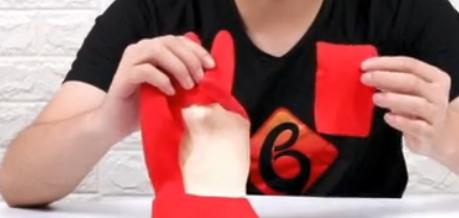 塑料手套破了一个洞怎么补救,家里的橡胶手套破了