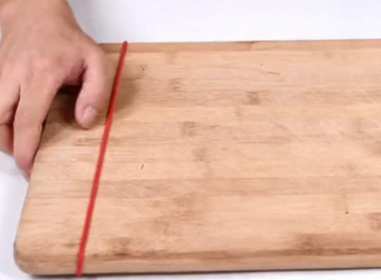 塑料手套破了一个洞怎么补救,家里的橡胶手套破了