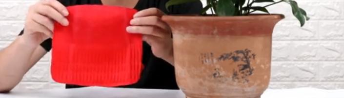 塑料手套破了一个洞怎么补救,家里的橡胶手套破了