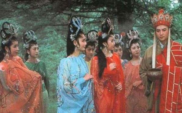 女子深夜撸串被陌生男子搭讪,陌生男生约女生吃夜宵