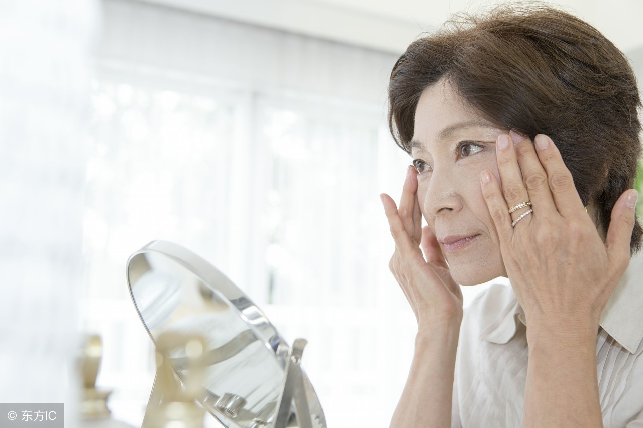 中年女性气血亏虚，别急，煲汤时加入2味药，跟“黄脸婆”说拜拜