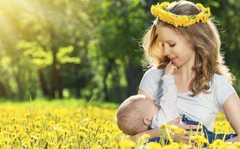 哺乳期妈妈避免吃哪些食物,哺乳期妈妈要尽量少吃这4种食物