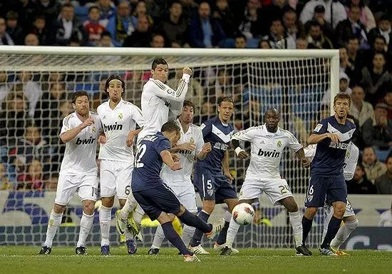 一次学会五个基础足球技巧,足球入门基础技战术讲解