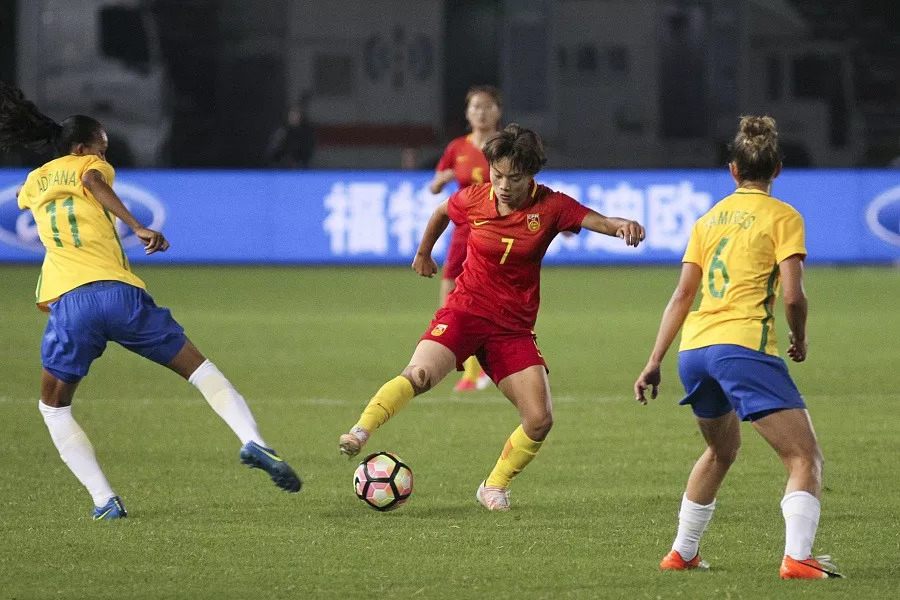 一次学会五个基础足球技巧,足球入门基础技战术讲解