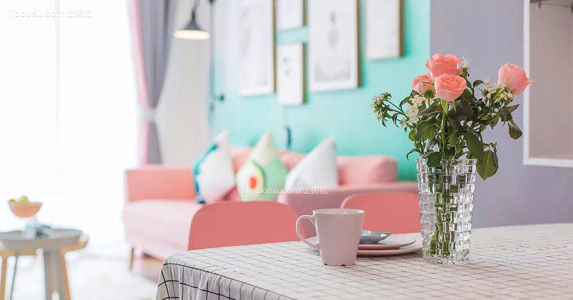 洗澡被同住女神撞见,她假装解衣扣:我让你看回来