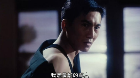 电影里他是让李连杰感到头痛的人物，把反派演绝不说，关键还能打