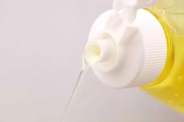 床单沾上血,床单沾到血渍油渍