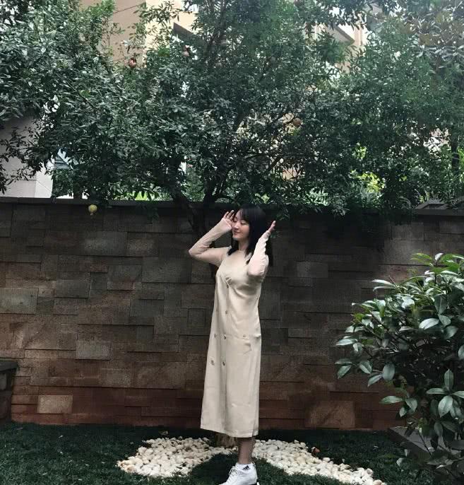 杨钰莹1971年5月11日52岁图片,49岁杨钰莹近照穿搭