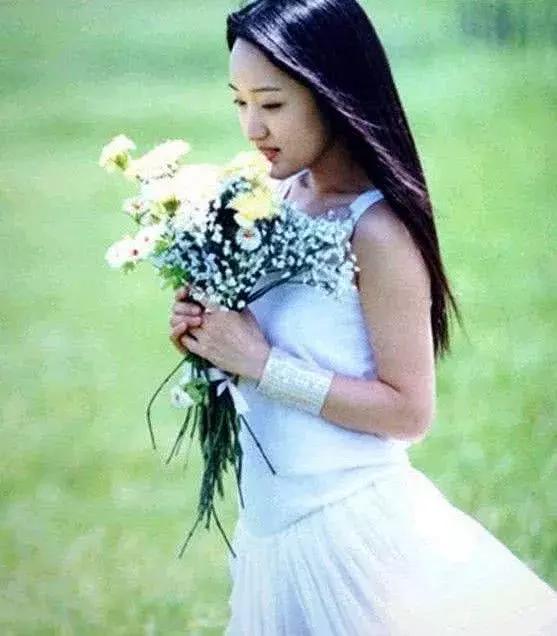 杨钰莹1971年5月11日52岁图片,49岁杨钰莹近照穿搭