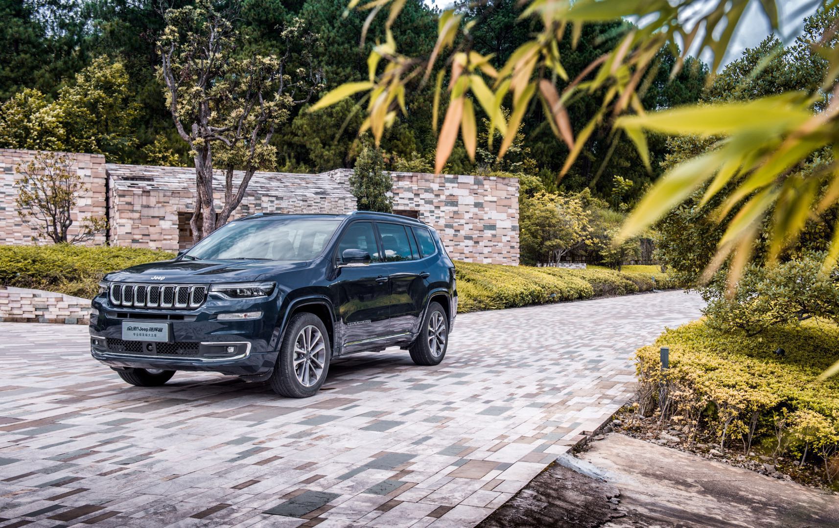 最新试驾jeep大指挥官越野视频,情怀还在试驾jeep新大指挥官