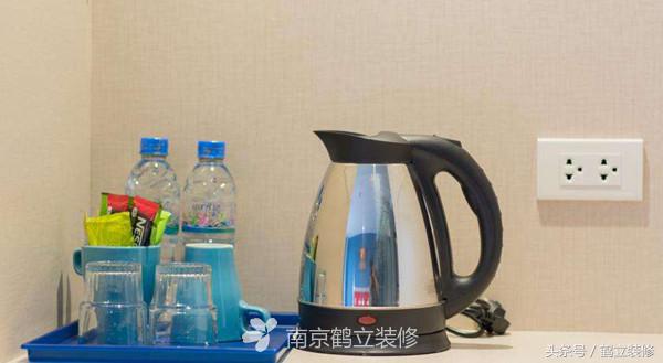 热水瓶装了凉水是不是就不保温了,用塑料瓶装热水会有什么问题吗