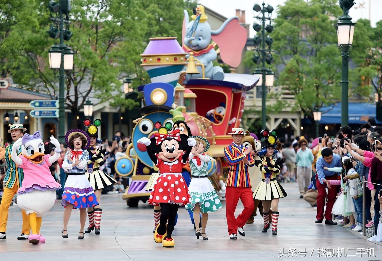 香港迪士尼和上海迪士尼,到底哪一个更好玩?