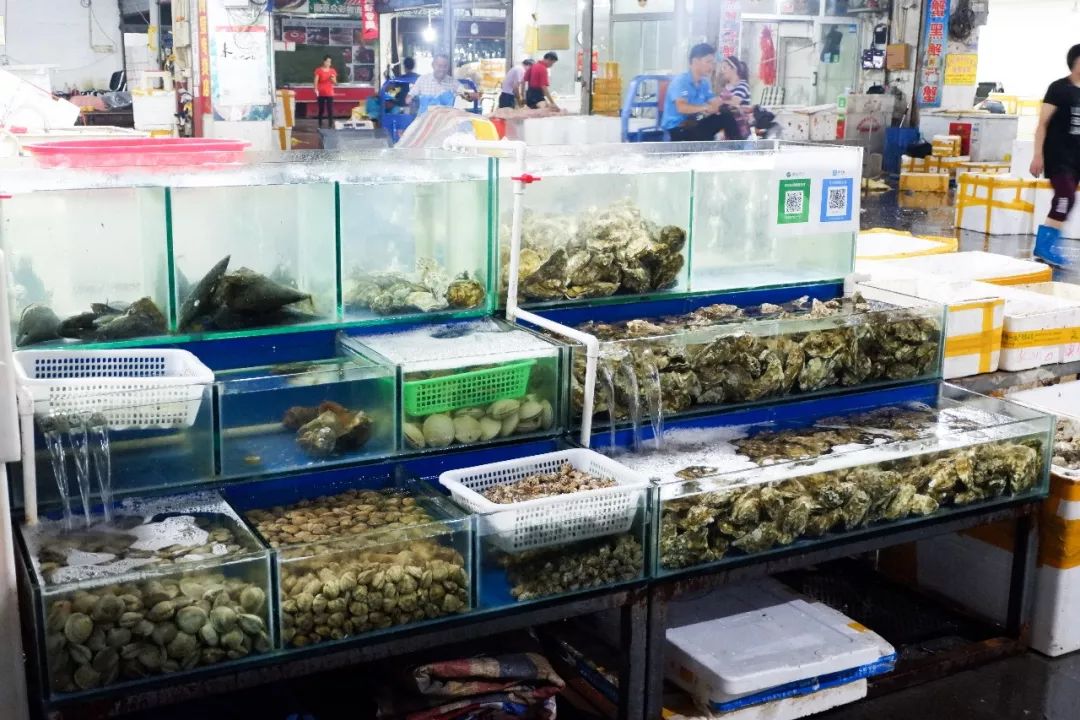 凌晨的南京众彩水果批发市场,众彩市场凌晨3点有人吗