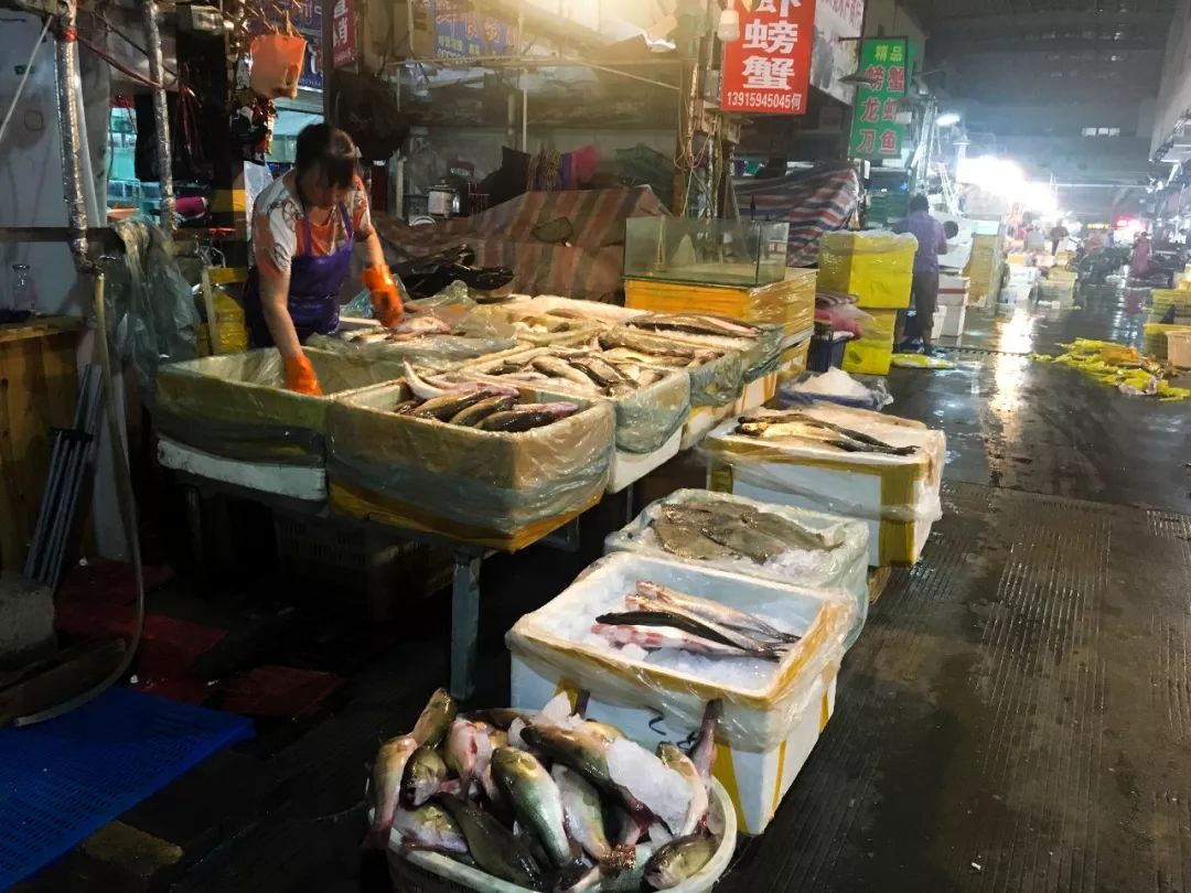 凌晨的南京众彩水果批发市场,众彩市场凌晨3点有人吗