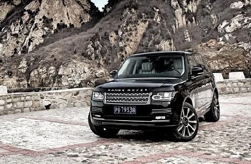 路虎车主嫌油耗高，自己油改气，怕丢人只能晚上去加气！