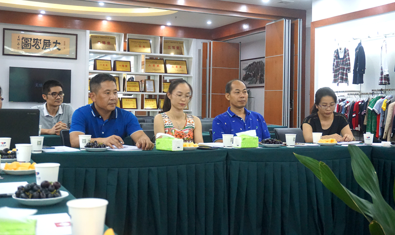 2018南宁市“新希望”学生装服务工作座谈会召开