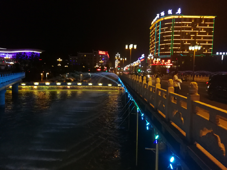 德令哈一座美丽的高原小城,德令哈号称诗歌之城