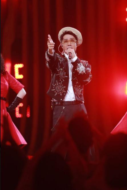 李克勤废弃停车场中铸就《红日》出道33年实力诠释“红日精神”