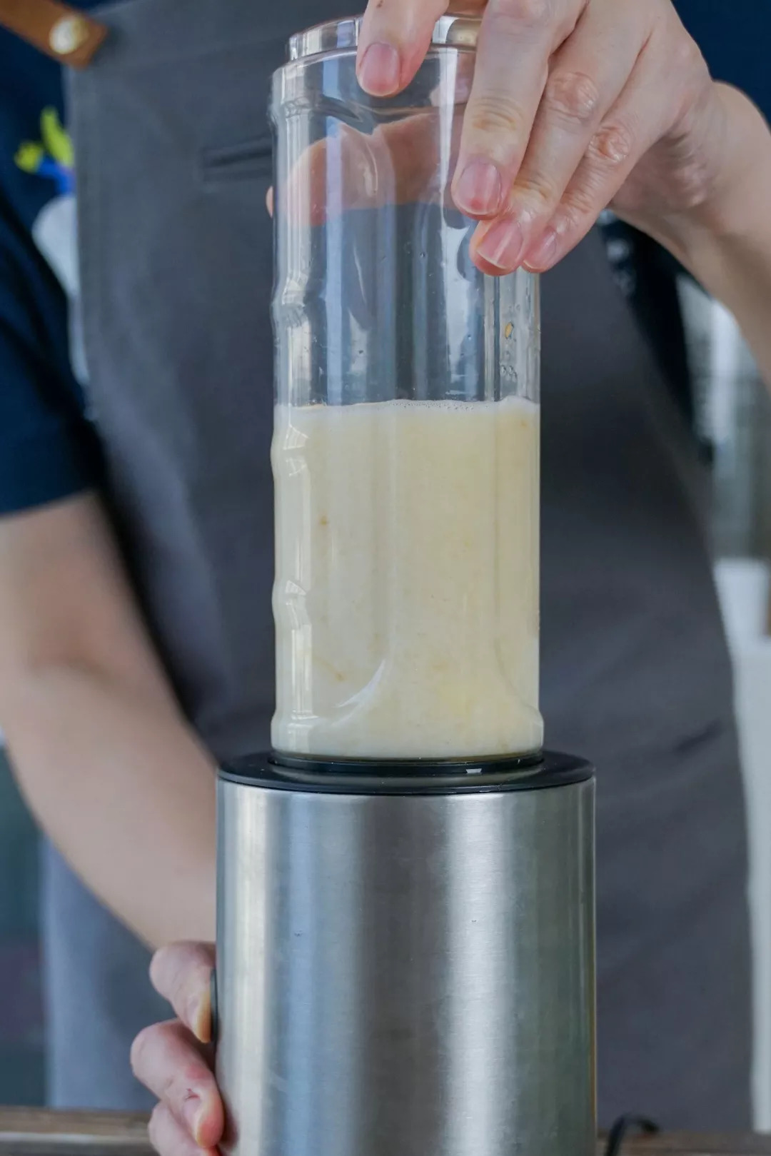 工作太累喝点小酒,工作累了来一杯酒