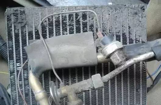 车内有霉味的源头,车内有霉味是因为漏水吗