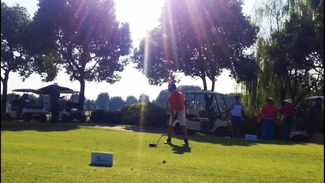 卫冕冠军李裕霖冲冠成功女子C组张佳妹夺的高球生涯首冠