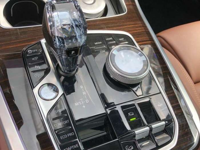 宝马x5静态外观,2024宝马x5对比奥迪q8深度评测