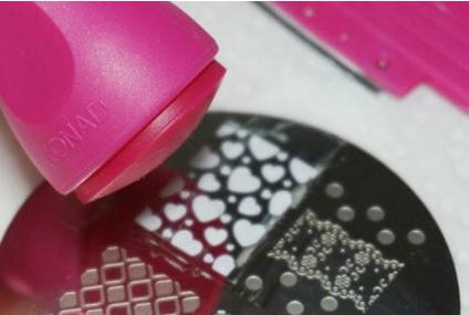 美甲图片网红款雪花粉美甲,简约彩绘贴纸美甲