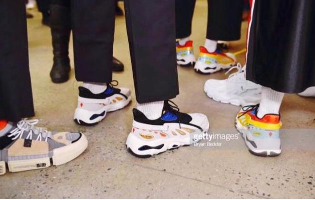 现在李宁值得购买的鞋子,现在买李宁鞋过时吗