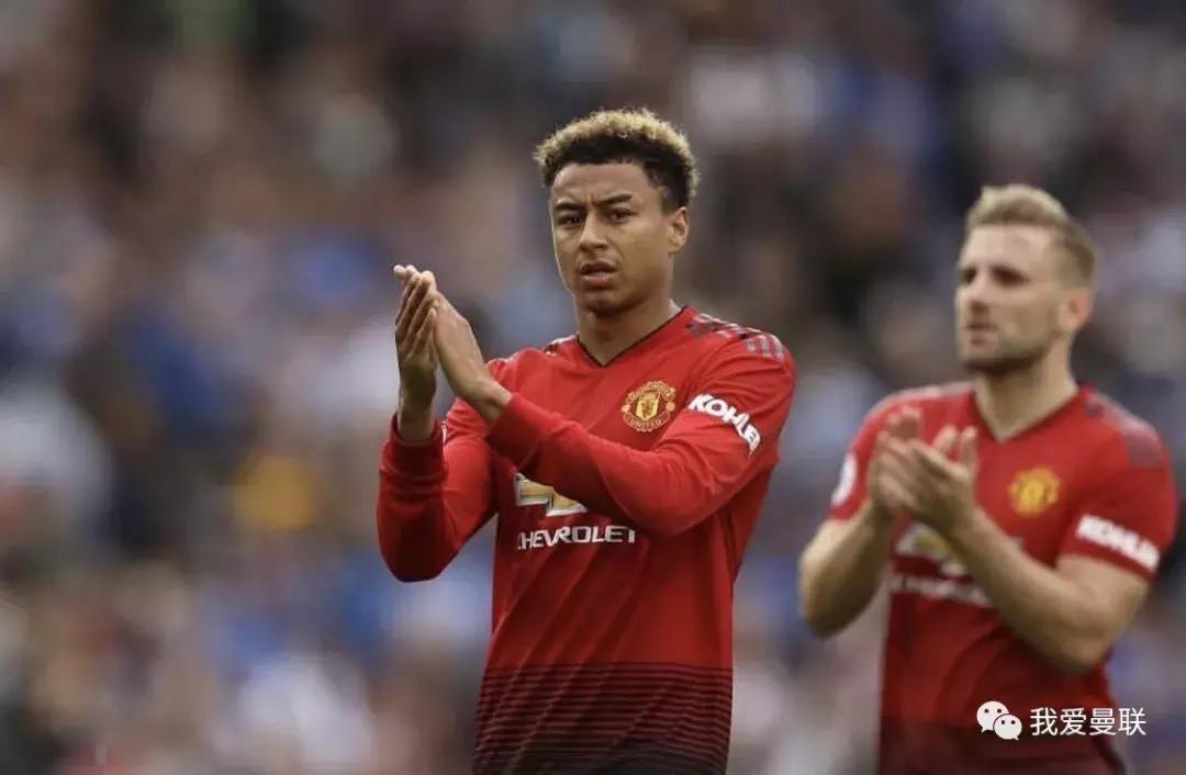 重伤2个赛季,时隔1230天后再进球!曼联传奇这一鞠躬感动全场