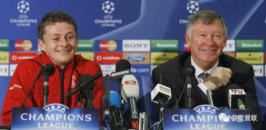 重伤2个赛季,时隔1230天后再进球!曼联传奇这一鞠躬感动全场