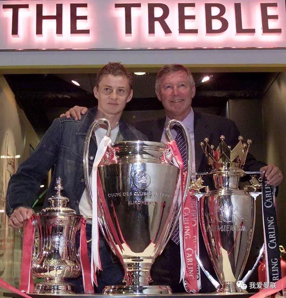 重伤2个赛季,时隔1230天后再进球!曼联传奇这一鞠躬感动全场