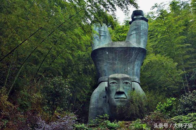 民间鬼事录：农村某小孩用石头砸狐狸后，第二天开始生吃起鸡鸭肉