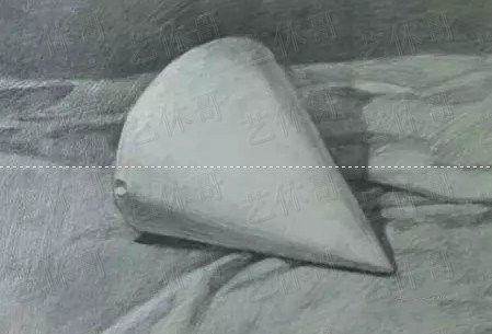 画光影变幻的圆锥,倒立的圆锥光影素描