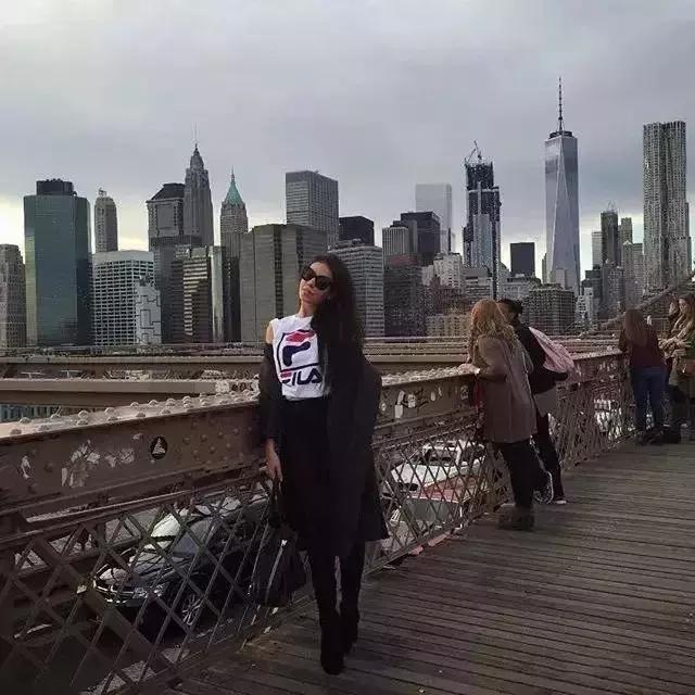 她用蜜桃臀彻底征服C罗，这个亿万少女的情敌竟是个灰姑娘？！